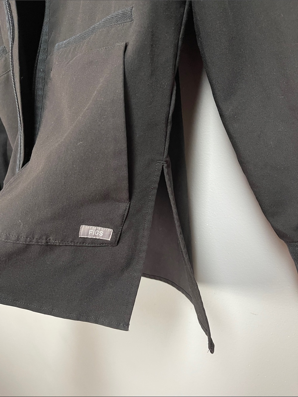 FIGS Technical Collection full-zip bomber scrub jacket - Picture 7 of 10